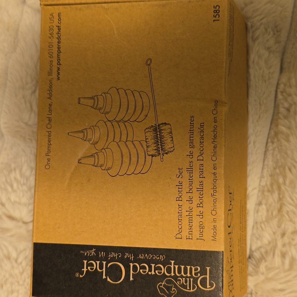 THE PAMPERED CHEF | brand new Decorator Bottle brush set